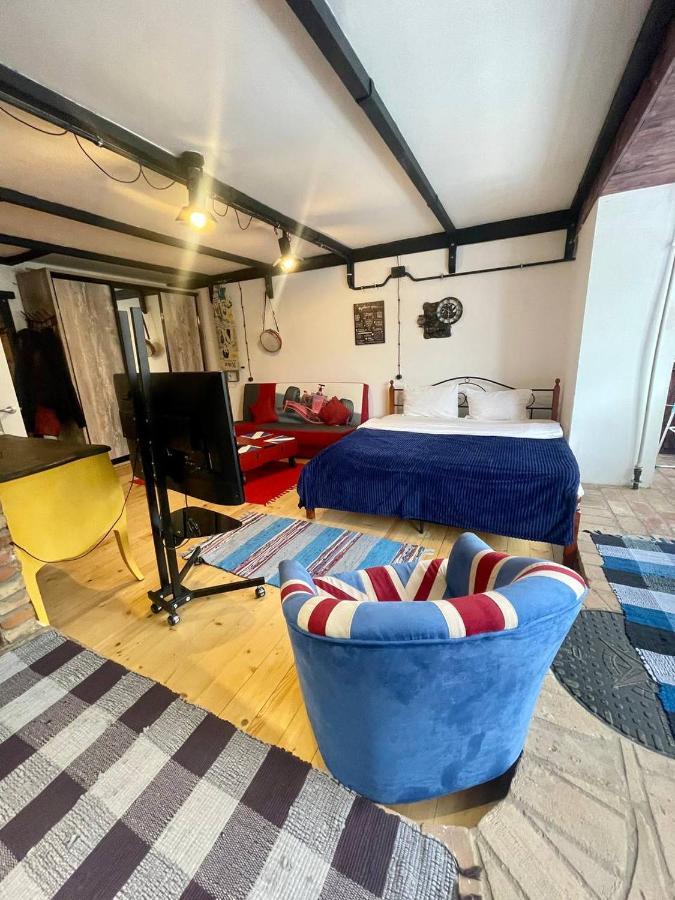 Apartment стильная студия на арбате золотой квадрат пересечение абылай хана - жибек жолы Almaty